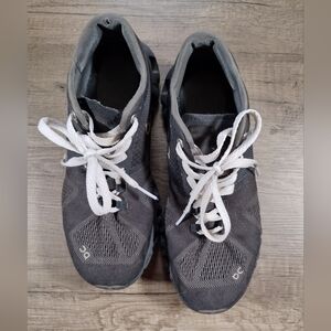 On Cloud Swiss Engineering Women's Sz 8 Black Running Shoes Sneakers. 